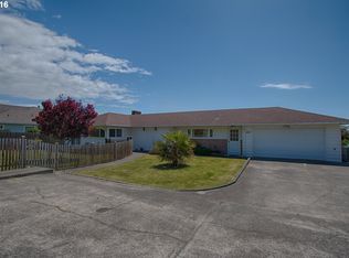 227 Memory Ln, Brookings, OR 97415