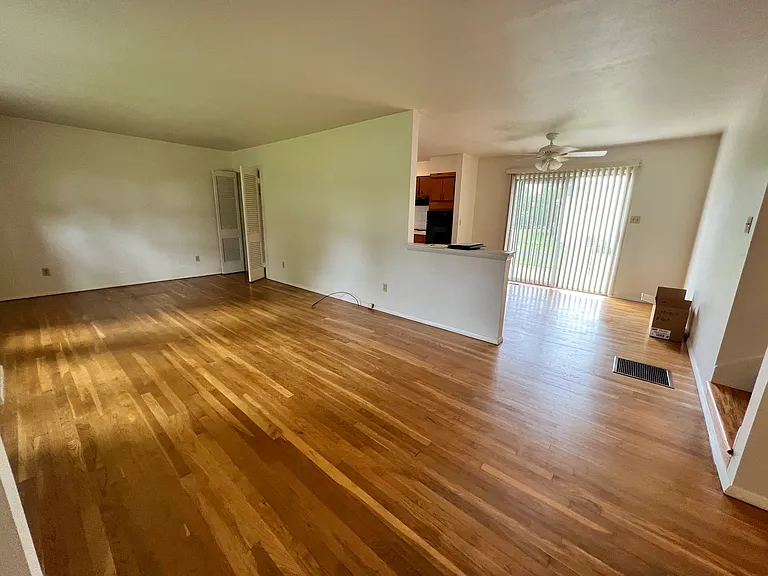 101 Londonderry Rd — Photo 5