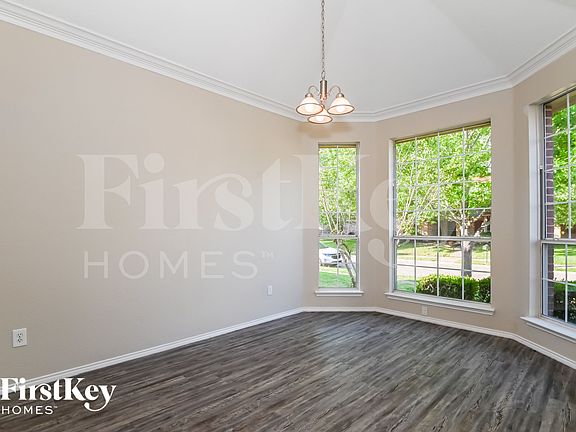 3rd image of 2525 Hyacinth Dr