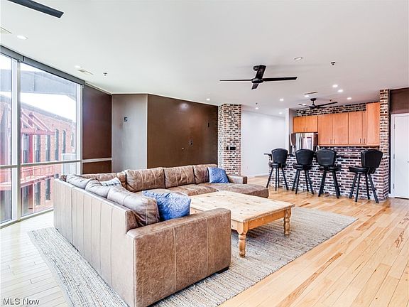 4th image of 701 W Lakeside Ave APT 702