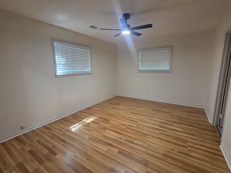 450 Plum Hollow Blvd — Photo 14