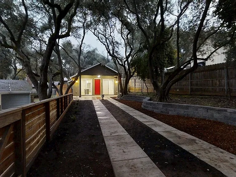 8404 Ascolano Ave — Photo 20