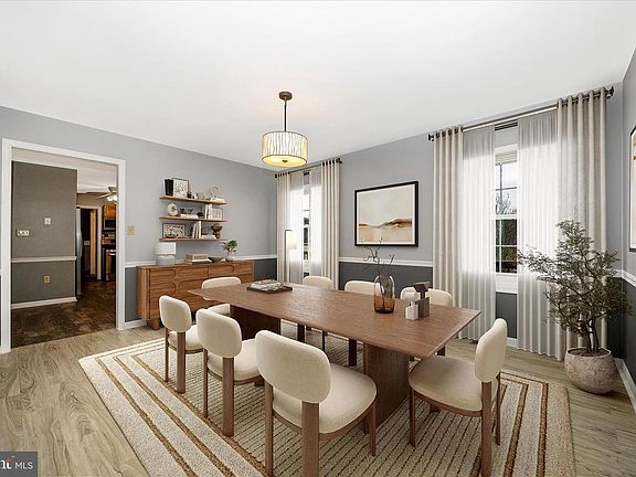 4th image of 1160 Marthas Ct E