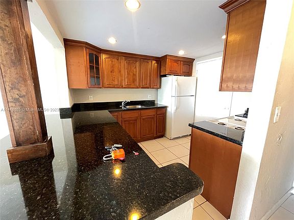 5th image of 2175 NE 170th St APT 309