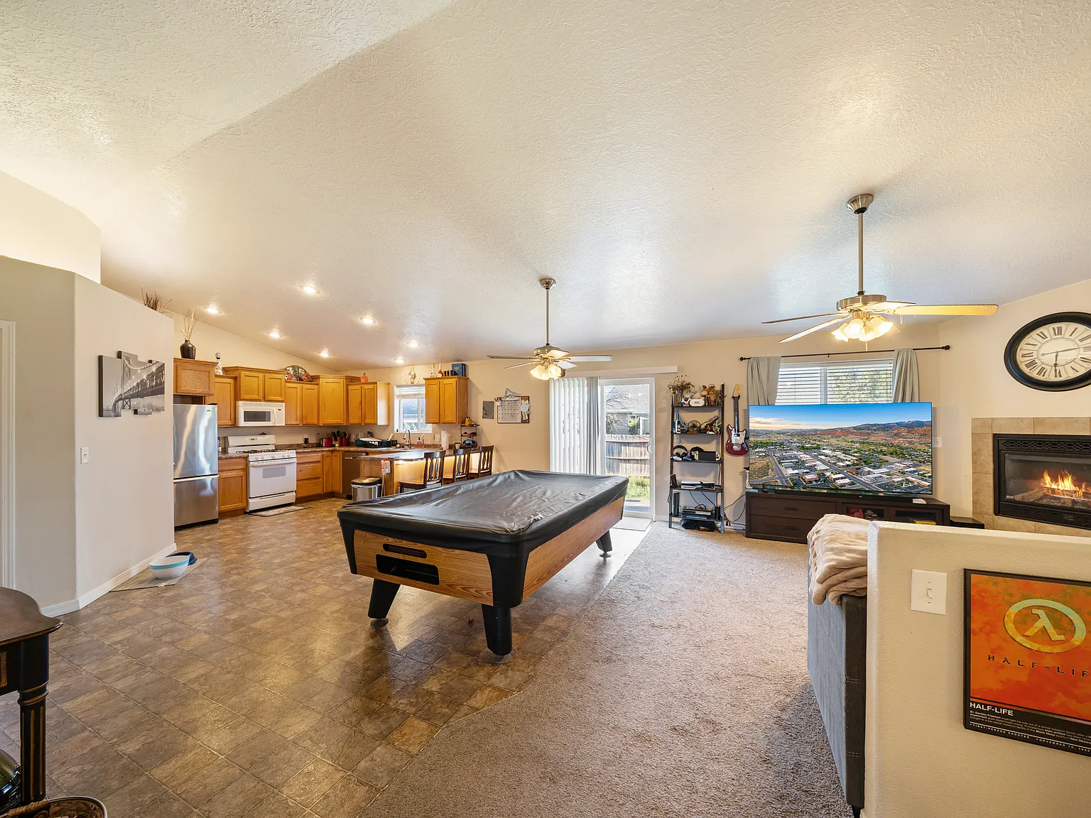 5 bed, 3140 sqft, $1,949 — Photo 4