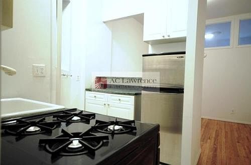 2nd image of 325 W 49th St