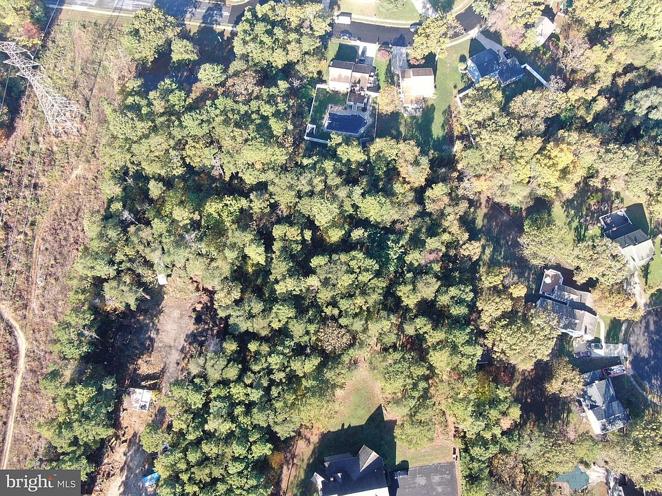2nd image of 1465 Jarvis Rd
