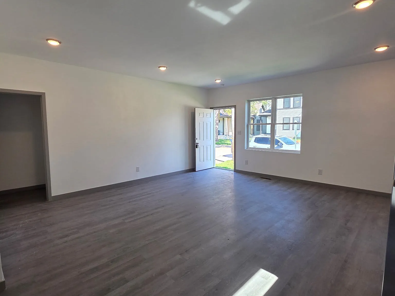 3 bed, 1200 sqft, $1,900 — Photo 3