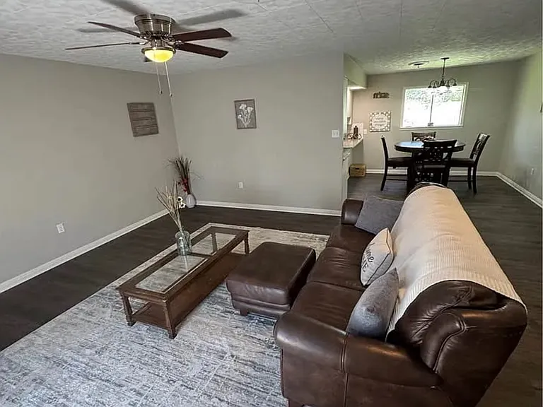 607 Jackson St — Photo 1