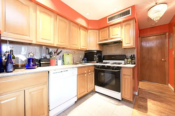 Sold by Alina Levina, LREB | media 14