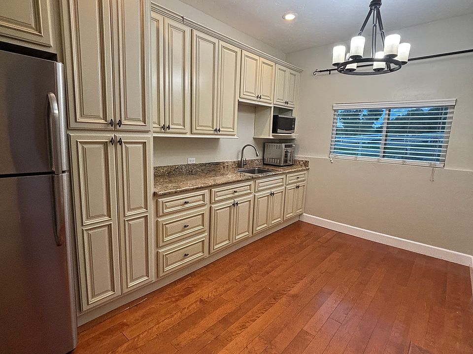 Full size frig, sink, microwave, Brand new Emeril Lagasse Oven, Induction cooktop burners, granite countertop, pantry