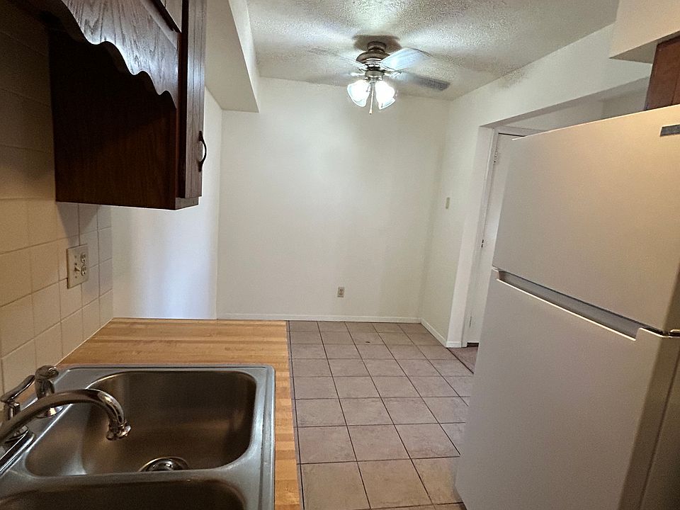 1st image of 1305 4h Park Rd APT 4
