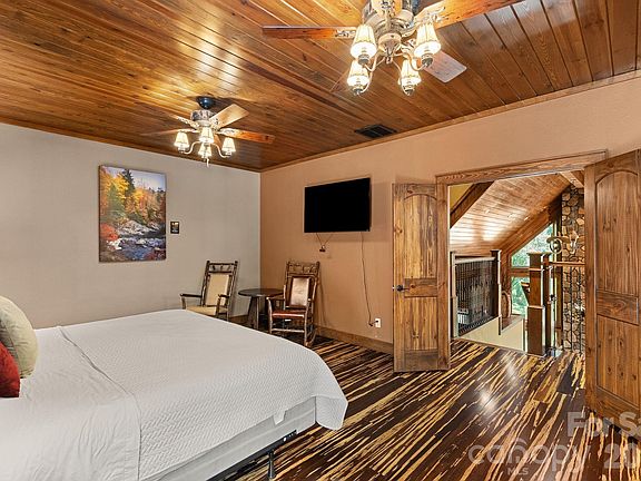 5th image of 100 Moonshine Holler Dr