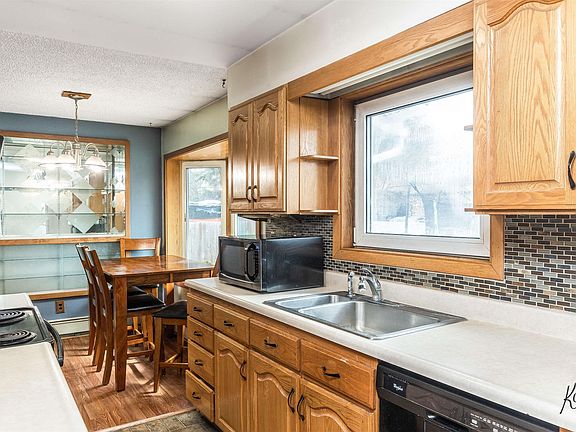 4th image of 1209 Wild Rose Ave