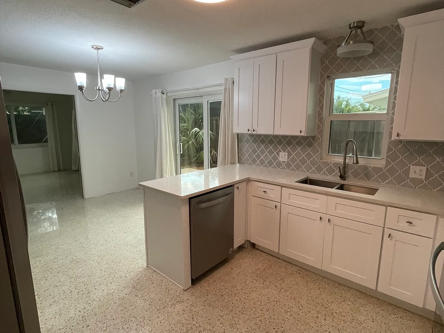 3 bed, 1356 sqft, $2,300 — Photo 3