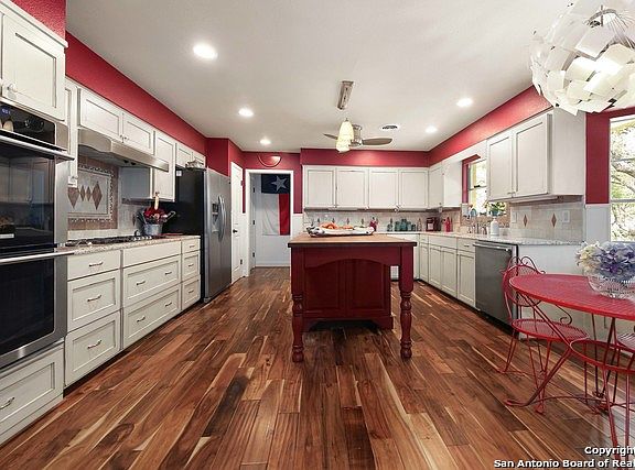 3rd image of 125 Meadowbrook Dr