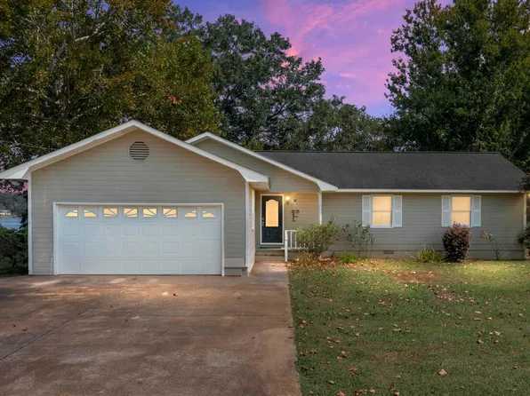 630 Lay Lake Ln, Sylacauga, AL 35151