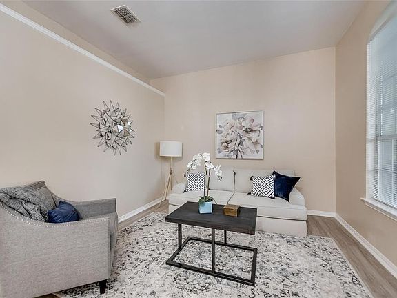 2nd image of 5921 Southmoor Ln