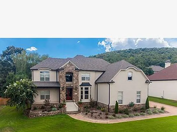 135 Courts Ln, Little Rock, AR 72223