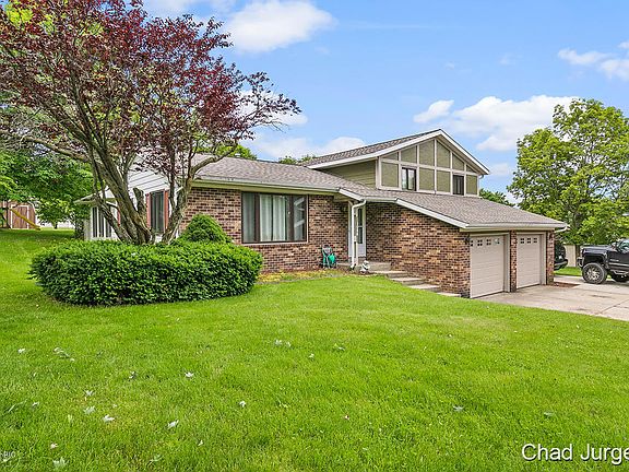 2nd image of 3088 Beechcrest Dr