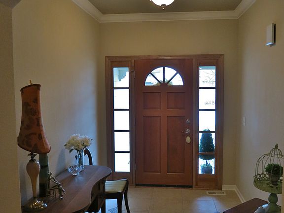 2nd image of 3025 Sequoia Circle