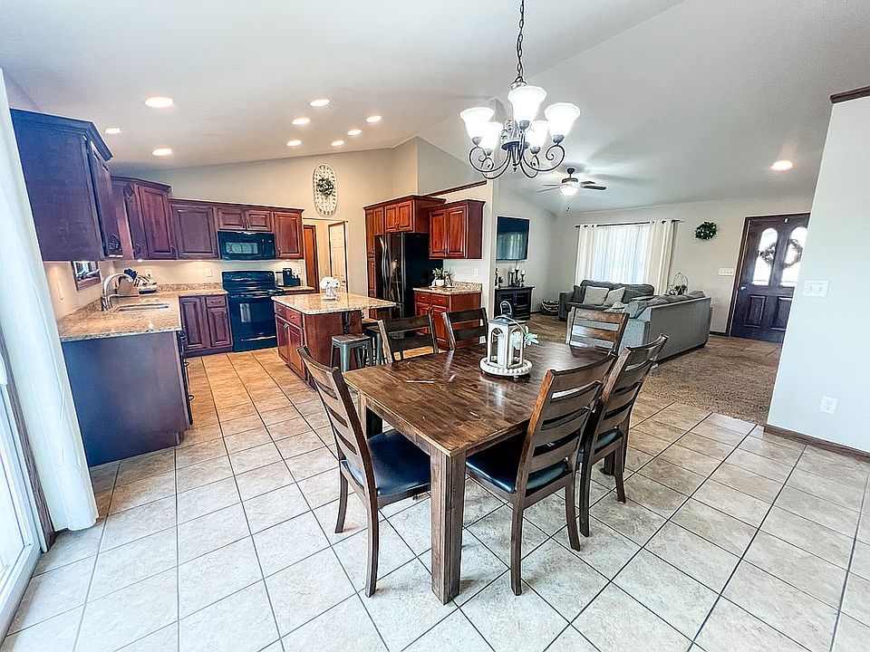 628 Meadowland Ct, Epworth, IA 52045 Zillow