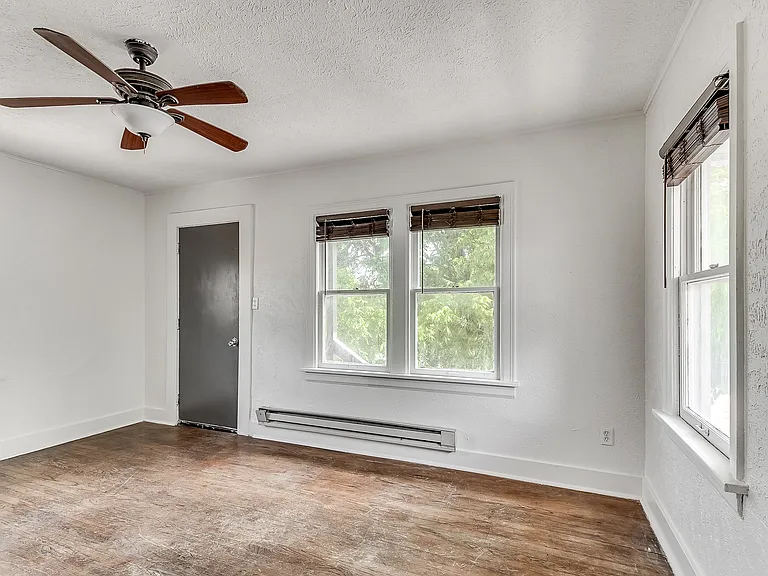 2111 N Linn Ave — Photo 9