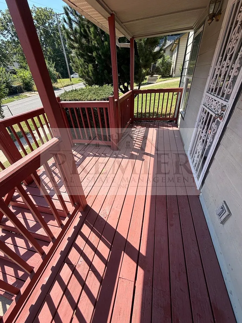 1610 E 37th street KCMO - 4 bed / 1.5 Single family home/ 2 story - Rent 1695 / Deposit 1695 — Photo 3