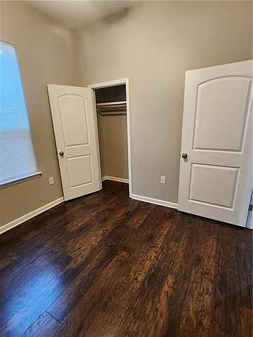 2522 N Galvez St — Photo 7