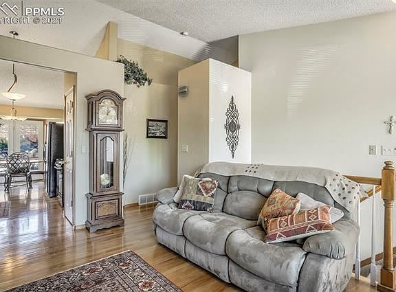 4th image of 7102 Grand Prairie Dr