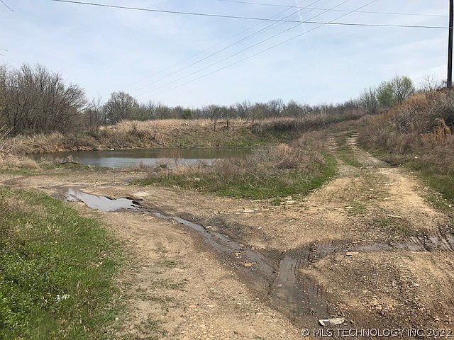 2nd image of Country Club Rd