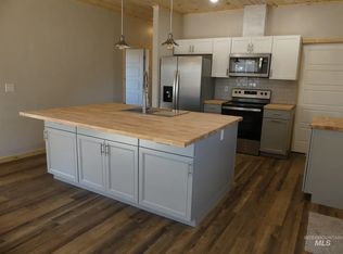632 W Oregon Ave, Homedale, ID 83628