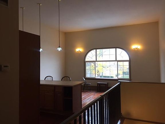 2nd image of 103 W Washington St #B