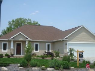 N1737 Medina Dr, Greenville, WI 54942