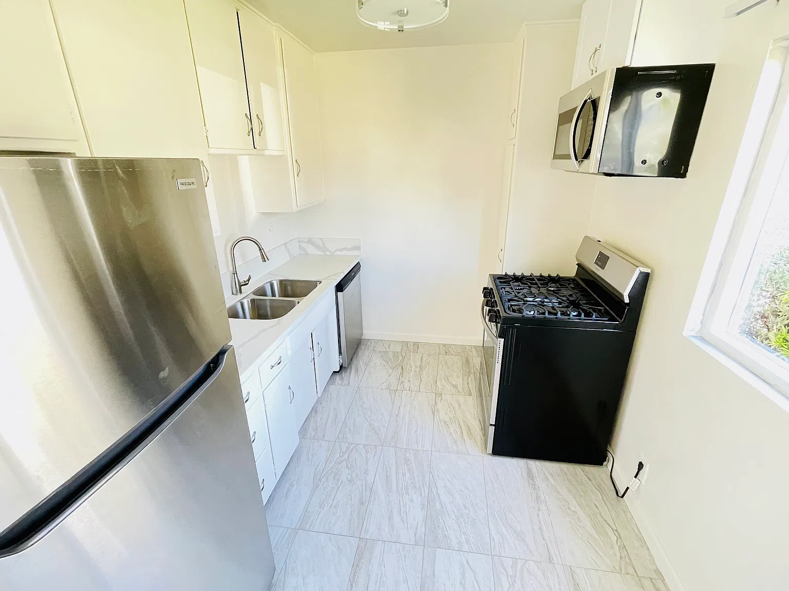 Culver City 2 Bedroom Apartment — Photo 4
