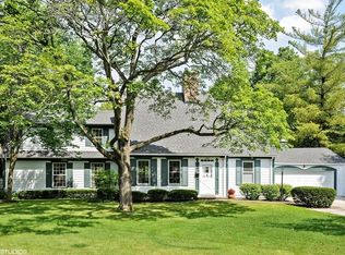 1312 Ridgewood Dr, Northbrook, IL 60062