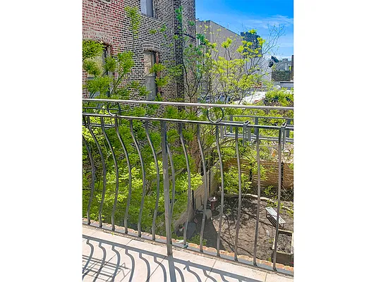 Rented by MySpaceNYC | media 42