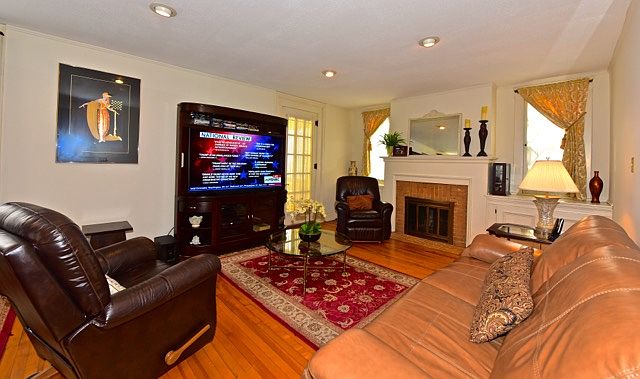 Living Room 14' x 13' 