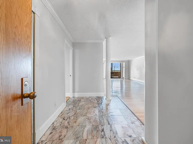 1800 Old Meadow Rd #919 — Photo 3