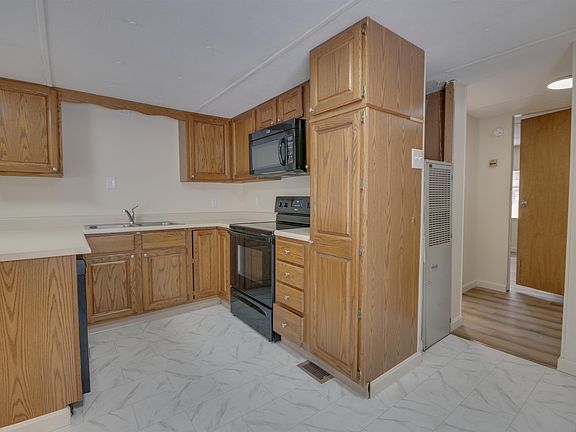 4th image of 3 Country Acres