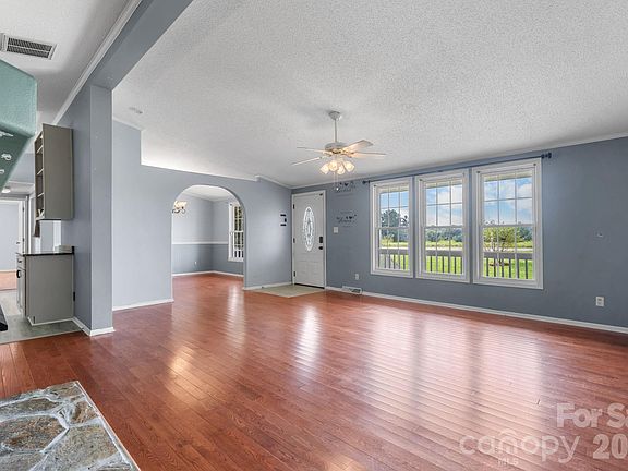 5th image of 415 Massey Deal Rd