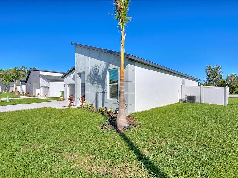 330 Royal Palm Way — Photo 2
