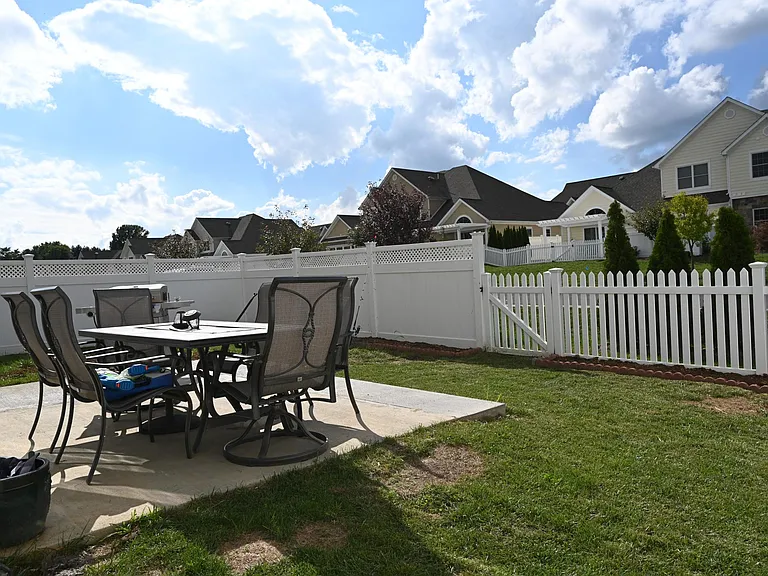 140 Aynsley Ln — Photo 23