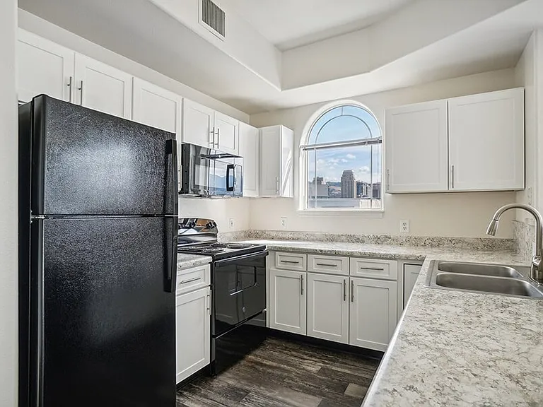 Altitude on Fifth — Photo 19