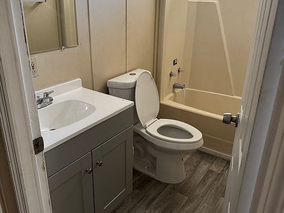 3rd image of 2726 Cranmoor Dr