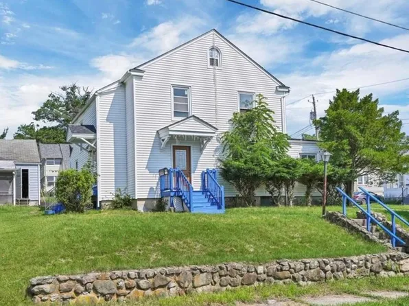 2 Dubois St, Middletown, NY 10940