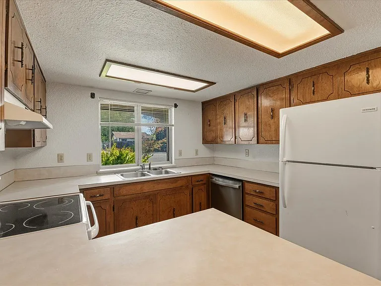 117 N Homedale Ave — Photo 8