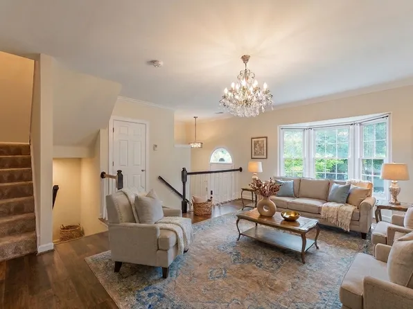 2124 Bobbyber Dr, Vienna, VA 22182