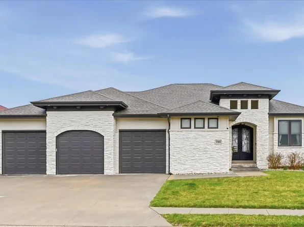 780 Key Cir, Carter Lake, IA 51510
