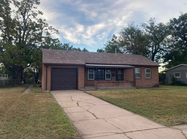 2944 Quivira Ave, Great Bend, KS 67530
